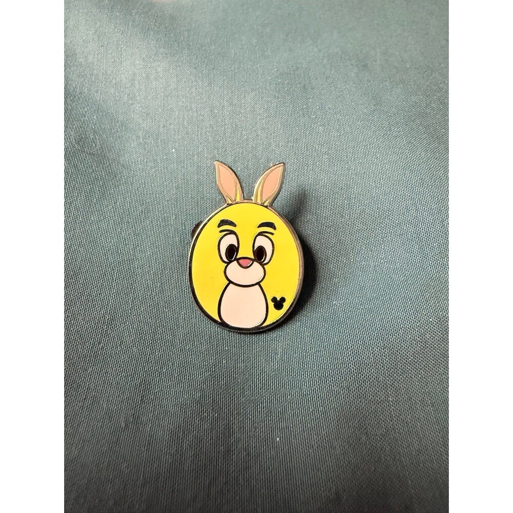 Disney WDW Cast Hidden Mickey Series 2 Rabbit Eggs Winnie the Pooh Pin